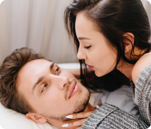 Romantischer Traumgesicht KI Kuss